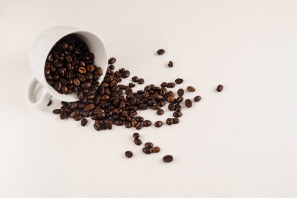 Kavos pupelės ar malta kava – kuris variantas tinkamesnis?