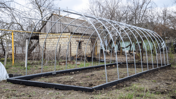 „Pasidaryk pats“ šiltnamių priedai: Namų gamybos sprendimai biudžetiniam sodininkui